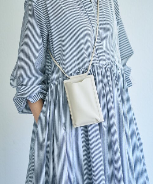 BEARDSLEY(ビアズリー)の「《本革》スマホショルダーBag(ショルダーバッグ・レディース・オフホワイト/ブラック・FREE)」の22枚目の写真