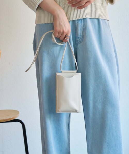 BEARDSLEY(ビアズリー)の「《本革》スマホショルダーBag(ショルダーバッグ・レディース・オフホワイト/ブラック・FREE)」の16枚目の写真