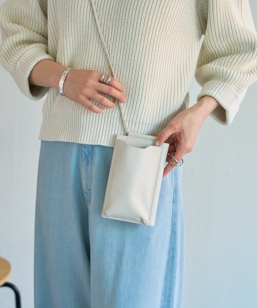 BEARDSLEY(ビアズリー)の「《本革》スマホショルダーBag(ショルダーバッグ・レディース・オフホワイト/ブラック・FREE)」の14枚目の写真