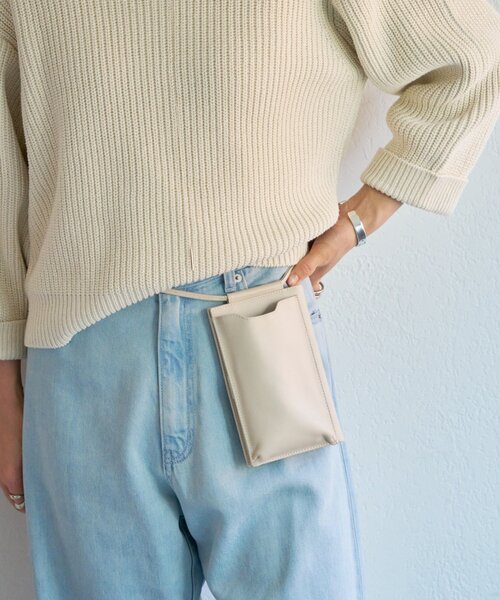 BEARDSLEY(ビアズリー)の「《本革》スマホショルダーBag(ショルダーバッグ・レディース・オフホワイト/ブラック・FREE)」の11枚目の写真