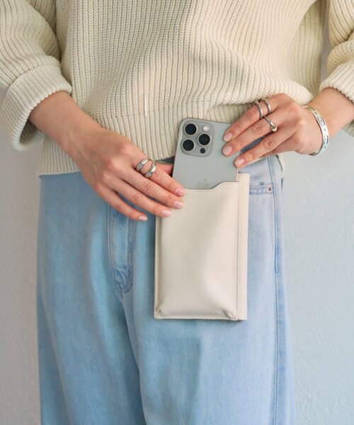 BEARDSLEY(ビアズリー)の「《本革》スマホショルダーBag(ショルダーバッグ・レディース・オフホワイト/ブラック・FREE)」の10枚目の写真