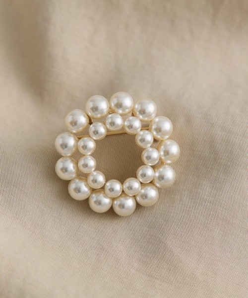 PUAL CE CIN(ピュアルセシン)の「ダブルパールブローチ(ブローチ/コサージュ・レディース・オフホワイト・FREE)」の1枚目の写真
