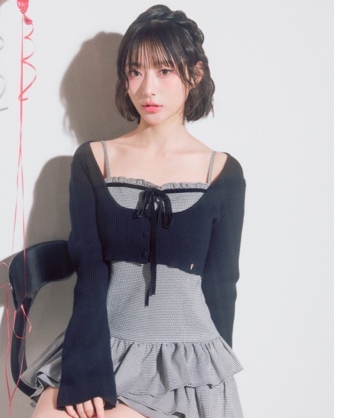 OLIVE des OLIVE（オリーブデオリーブ）の「フリルティアードワンピースとカーデのセット（ワンピース・レディース・チャコール/ブラック系/ボルドー/ブラウン・FREE）」の2枚目の写真