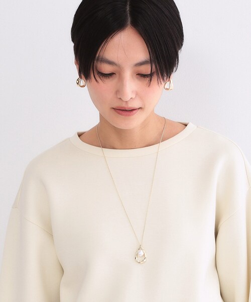OPAQUE.CLIP(オペークドットクリップ)の「大ぶりメタルしずく×フェイクパール ネックレス(ネックレス・レディース・ゴールド/シルバー・00)」の8枚目の写真