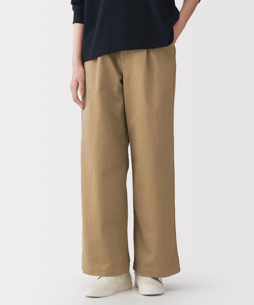 無印良品（ムジルシリョウヒン）の「婦人　ムラ糸　チノタックワイドパンツ（チノパンツ・レディース・ダークグレー/ダークベージュ/ブラック/アイボリー・S/M/L/XL）」の4枚目の写真