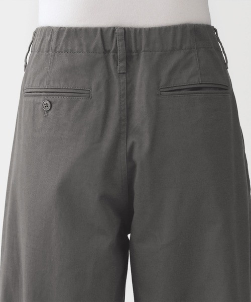 無印良品（ムジルシリョウヒン）の「婦人　ムラ糸　チノタックワイドパンツ（チノパンツ・レディース・ダークグレー/ダークベージュ/ブラック/アイボリー・S/M/L/XL）」の17枚目の写真