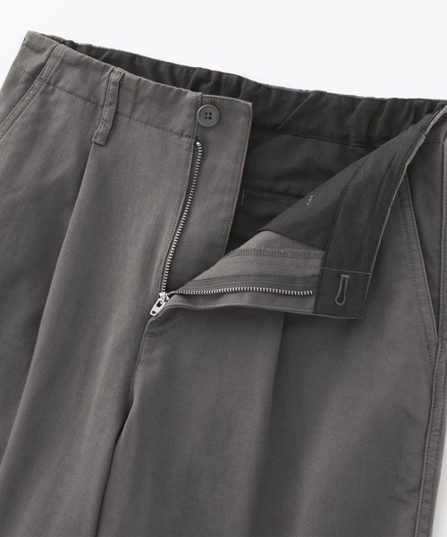 無印良品（ムジルシリョウヒン）の「婦人　ムラ糸　チノタックワイドパンツ（チノパンツ・レディース・ダークグレー/ダークベージュ/ブラック/アイボリー・S/M/L/XL）」の18枚目の写真