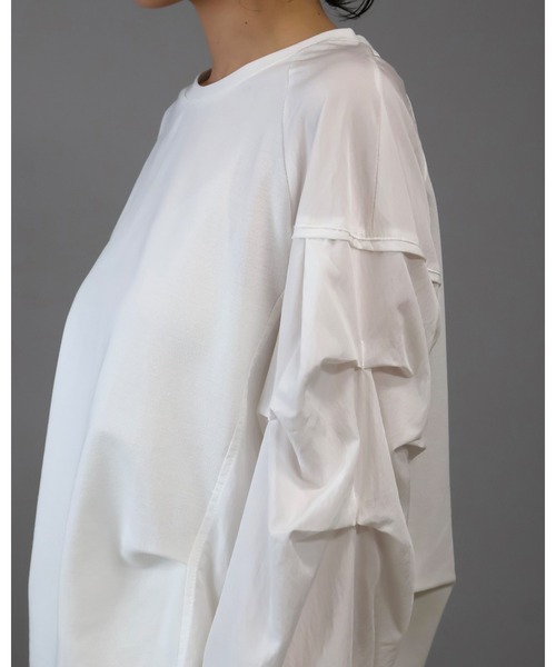 Doumoi(ドゥモエ)の「ギャザースリーブデザインプルオーバー(Tシャツ/カットソー・レディース・ホワイト/ブラック・FREE)」の14枚目の写真