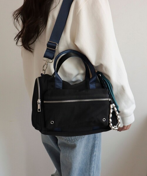 fredy emue（フレディエミュ）の「【CONTROL FREAK/コントロールフリーク】ミリタリーチャームボストンバッグ（ショルダーバッグ・レディース・オリーブ/ブラック・FREE）」の6枚目の写真