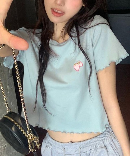 NANEA(ナネア)の「ワンポイント刺繍クロップド丈メローTシャツ(Tシャツ/カットソー・レディース・ピンク/ホワイト/ライトブルー/ブラック・SMALL)」の4枚目の写真