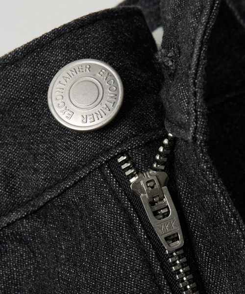 EXCONTAINER（エックスコンテナ）の「ローフェイドワイドデニムパンツ (WASHED BLACK)（デニムパンツ・メンズ・その他・SMALL/MEDIUM/LARGE/X-LARGE）」の4枚目の写真