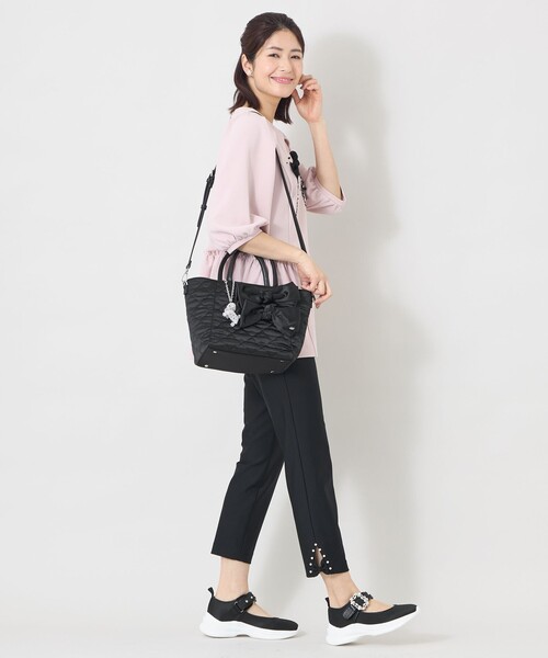 TO BE CHIC(トゥー ビー シック)の「サテンフラワーキルトトートバッグ(トートバッグ・レディース・ブラック/ピンク系その他2・FREE)」の5枚目の写真