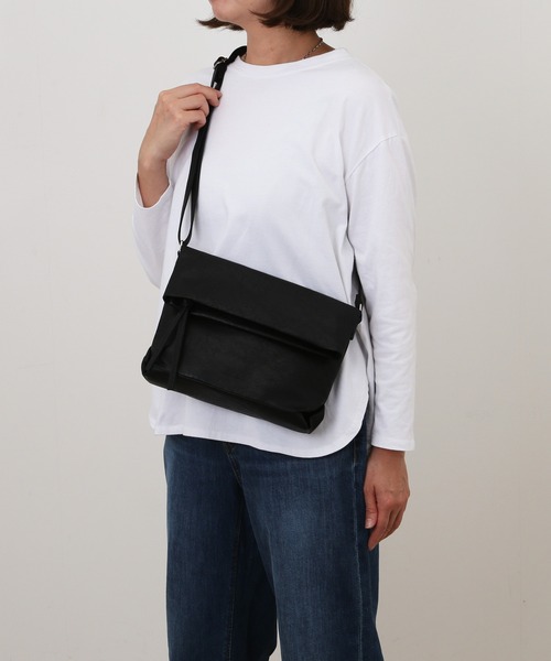 Legato Largo(レガートラルゴ)の「Legato Largo ユニプレーン口折れショルダー(ショルダーバッグ・レディース・ブルーグレー/ブラック/グレイッシュベージュ/アイボリー・FREE)」の6枚目の写真