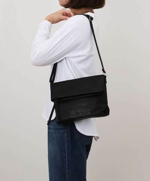 Legato Largo(レガートラルゴ)の「Legato Largo ユニプレーン口折れショルダー(ショルダーバッグ・レディース・ブルーグレー/ブラック/グレイッシュベージュ/アイボリー・FREE)」の11枚目の写真