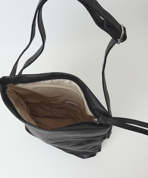 Legato Largo(レガートラルゴ)の「Legato Largo ユニプレーン口折れショルダー(ショルダーバッグ・レディース・ブルーグレー/ブラック/グレイッシュベージュ/アイボリー・FREE)」の16枚目の写真