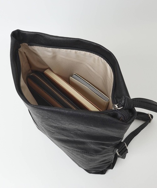 Legato Largo(レガートラルゴ)の「Legato Largo ユニプレーン口折れショルダー(ショルダーバッグ・レディース・ブルーグレー/ブラック/グレイッシュベージュ/アイボリー・FREE)」の17枚目の写真