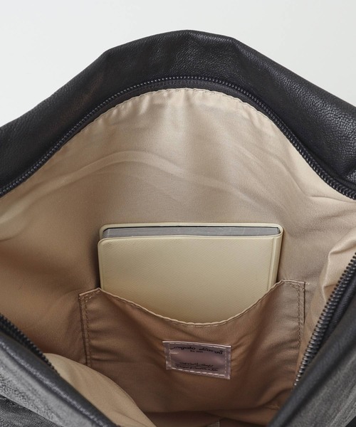 Legato Largo(レガートラルゴ)の「Legato Largo ユニプレーン口折れショルダー(ショルダーバッグ・レディース・ブルーグレー/ブラック/グレイッシュベージュ/アイボリー・FREE)」の20枚目の写真