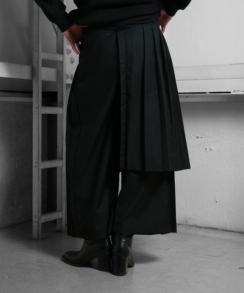 Ruze(ルゼ)の「HAKAMA pleats wide pants /ハカマプリーツワイドパンツ(その他パンツ・メンズ・ブラック・FREE)」の3枚目の写真