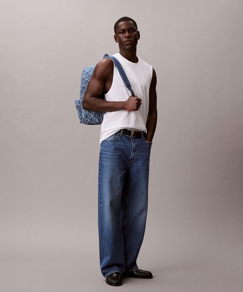 Calvin Klein（カルバン・クライン）の「リュック - エンブレムオールオーバーデニムラウンドバックパック（バックパック/リュック・メンズ・ブルー・FREE）」の4枚目の写真