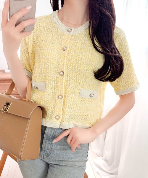 mily bilet(ミウィビレット)の「【mily bilet】晩夏から秋まで使える♪さりげない華やぎで品よく可愛い♪パール釦ツイード編みロゴプレート付ニットカーディガン(半袖)(カーディガン/ボレロ・レディース・ブルー/ライトグレー/イエロー・LARGE/MEDIUM/SMALL/X-LARGE)」の14枚目の写真