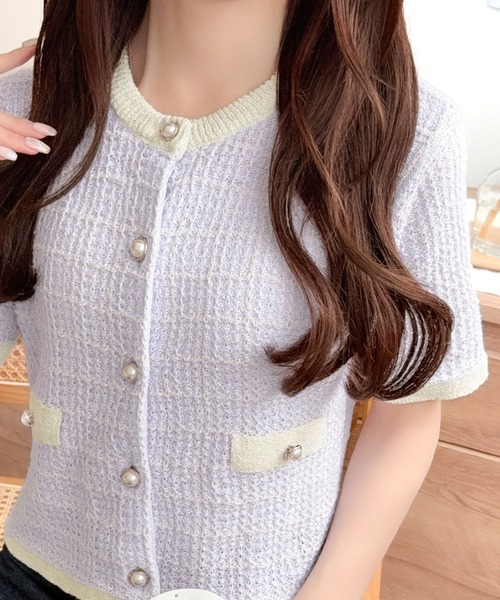 mily bilet(ミウィビレット)の「【mily bilet】晩夏から秋まで使える♪さりげない華やぎで品よく可愛い♪パール釦ツイード編みロゴプレート付ニットカーディガン(半袖)(カーディガン/ボレロ・レディース・ブルー/ライトグレー/イエロー・LARGE/MEDIUM/SMALL/X-LARGE)」の16枚目の写真