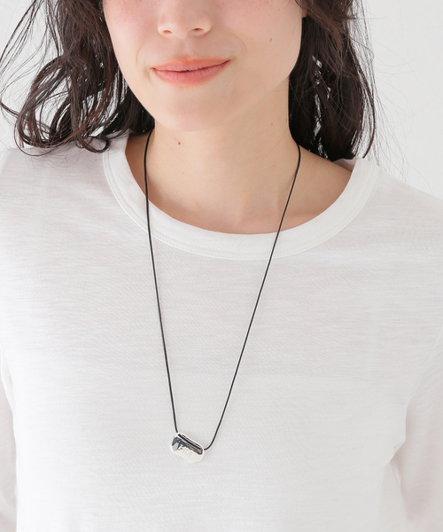 SLOBE IENA（スローブイエナ）の「Heaven Mayhem/ヘブン メイヘム PEBBLE ネックレス（ネックレス・レディース・シルバー・FREE）」の2枚目の写真