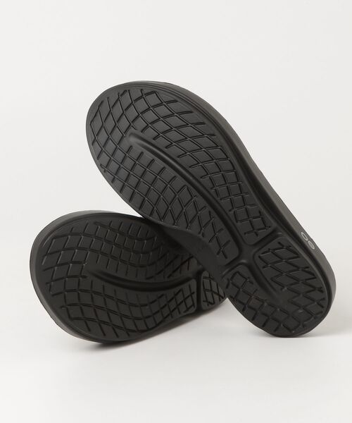 OOFOS（ウーフォス）の「OOriginal 2000010050182（サンダル・メンズ・ブラック・26cm/27cm/28cm）」の3枚目の写真