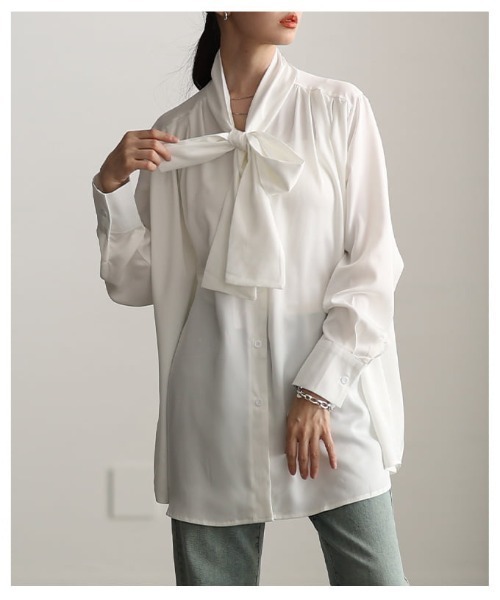Sawa a la mode(サワアラモード)の「サテンボウタイチュニックブラウス(シャツ/ブラウス・レディース・ブラック/オフホワイト/モカ・FREE)」の17枚目の写真