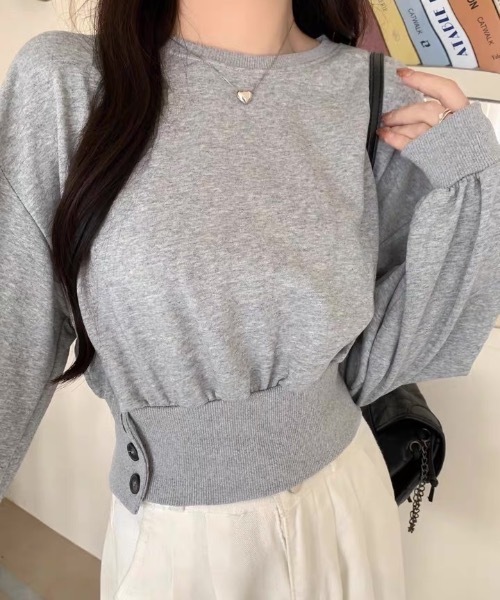 Alvia（アルビア）の「ショート丈スウェットプルオーバー　レーナー（Tシャツ/カットソー・レディース・グレー/アイボリー・M）」の3枚目の写真
