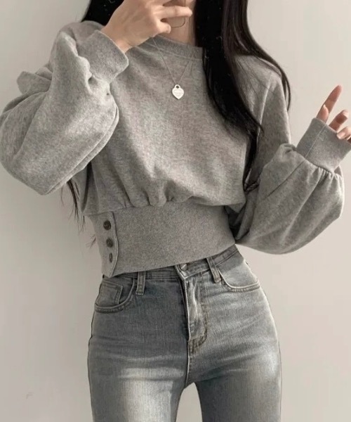 Alvia（アルビア）の「ショート丈スウェットプルオーバー　レーナー（Tシャツ/カットソー・レディース・グレー/アイボリー・M）」の5枚目の写真