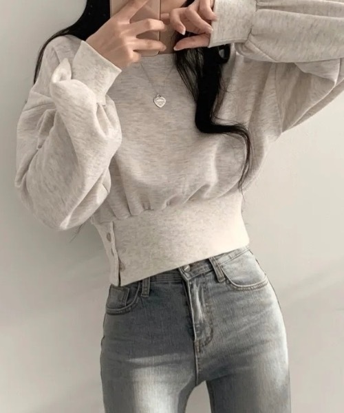 Alvia（アルビア）の「ショート丈スウェットプルオーバー　レーナー（Tシャツ/カットソー・レディース・グレー/アイボリー・M）」の8枚目の写真