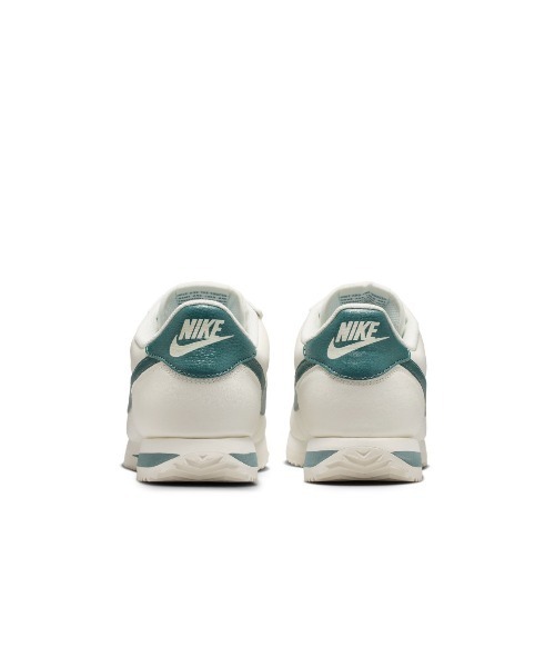NIKE(ナイキ)の「NIKE W Cortez Leather(ナイキ コルテッツ レザー)(スニーカー・レディース・ホワイト系・23.5cm/23cm/29cm/28.5cm/28cm/27.5cm/27cm/26.5cm/26cm/25.5cm/25cm/24.5cm/24cm)」の7枚目の写真