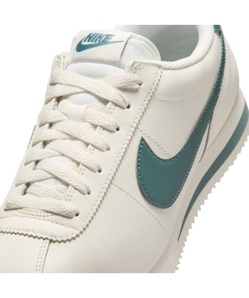 NIKE(ナイキ)の「NIKE W Cortez Leather(ナイキ コルテッツ レザー)(スニーカー・レディース・ホワイト系・23.5cm/23cm/29cm/28.5cm/28cm/27.5cm/27cm/26.5cm/26cm/25.5cm/25cm/24.5cm/24cm)」の8枚目の写真