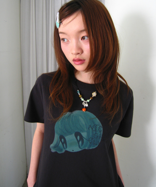 NICE GHOST CLUB(ナイスゴーストクラブ)の「BIG EYES DOLL TEE_CHARCOAL(NG2GMFT505A)(Tシャツ/カットソー・レディース・チャコール・F)」の2枚目の写真