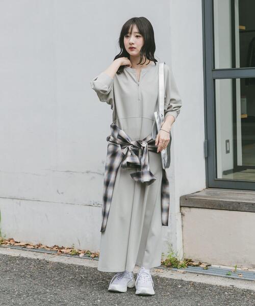 ITEMS URBANRESEARCH(アイテムズ アーバンリサーチ)の「ハーフジップドルマンワンピース(ワンピース・レディース・グレー系その他/ブラック/ブルー系その他・FREE)」の6枚目の写真