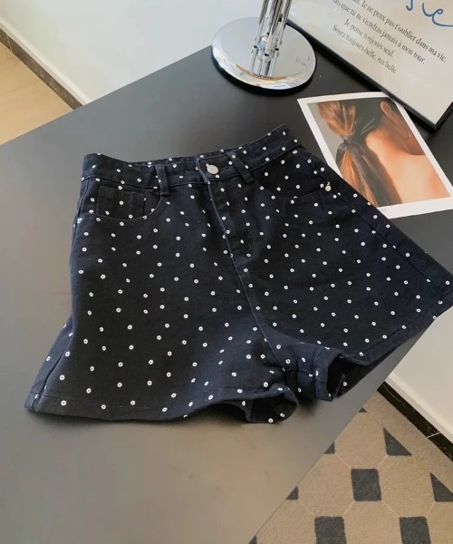 VIBGYOR(ヴィブジョー)の「【LAMPOON】フラワードットブラックデニムショートパンツ(デニムパンツ・レディース・ブラック・LARGE/SMALL/MEDIUM)」の7枚目の写真