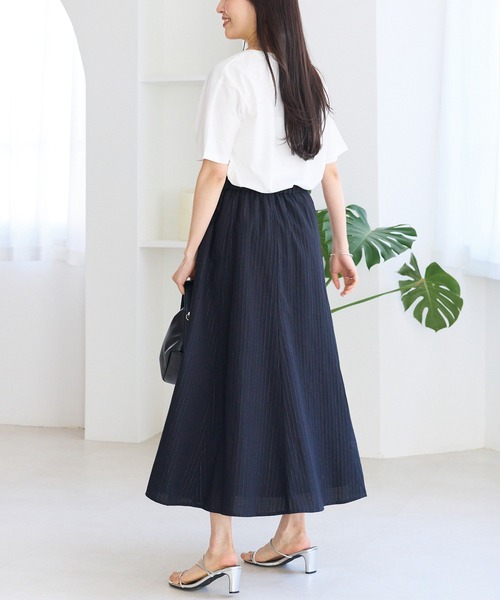 LAVEANGE（ラビアンジェ）の「ラメストライプフレアスカート｜歩くたびに美しく揺れる、上品なラメストライプ/ロング丈/Aライン/ウエストゴム/きれいめ（スカート・レディース・ブラック/グレー・LL/M/4L/3L）」の10枚目の写真