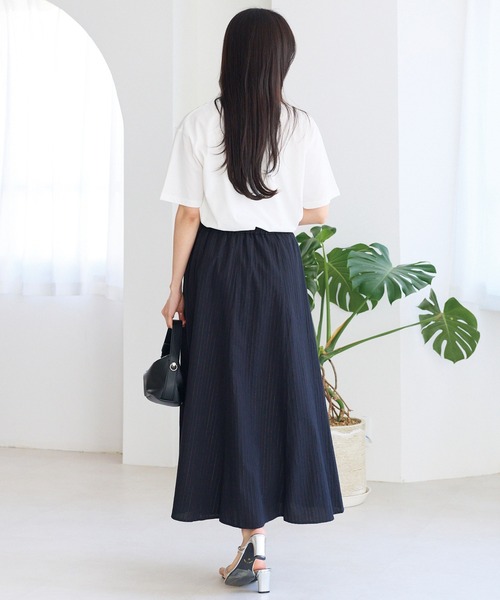 LAVEANGE（ラビアンジェ）の「ラメストライプフレアスカート｜歩くたびに美しく揺れる、上品なラメストライプ/ロング丈/Aライン/ウエストゴム/きれいめ（スカート・レディース・ブラック/グレー・LL/M/4L/3L）」の11枚目の写真