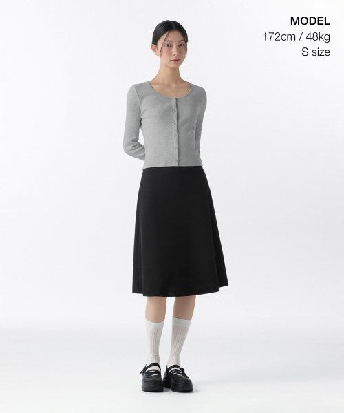 MUSINSA STANDARD WOMAN（ムシンサスタンダードウーマン）の「ウィメンズフレアミディスカート[ブラック]（スカート・レディース・その他・MEDIUM/X-SMALL/SMALL/LARGE）」の2枚目の写真