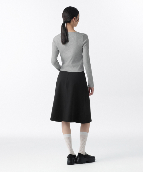 MUSINSA STANDARD WOMAN（ムシンサスタンダードウーマン）の「ウィメンズフレアミディスカート[ブラック]（スカート・レディース・その他・MEDIUM/X-SMALL/SMALL/LARGE）」の3枚目の写真