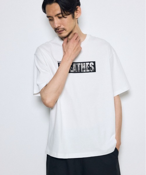 AZUL by moussy(アズールバイマウジー)の「ボックスロゴTシャツ 半袖 夏服 秋服 春服 ストリート系(Tシャツ/カットソー・メンズ・サックスブルー/ホワイト/ライトグレー・SMALL/MEDIUM/LARGE)」の2枚目の写真