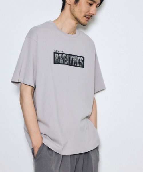 AZUL by moussy(アズールバイマウジー)の「ボックスロゴTシャツ 半袖 夏服 秋服 春服 ストリート系(Tシャツ/カットソー・メンズ・サックスブルー/ホワイト/ライトグレー・SMALL/MEDIUM/LARGE)」の3枚目の写真