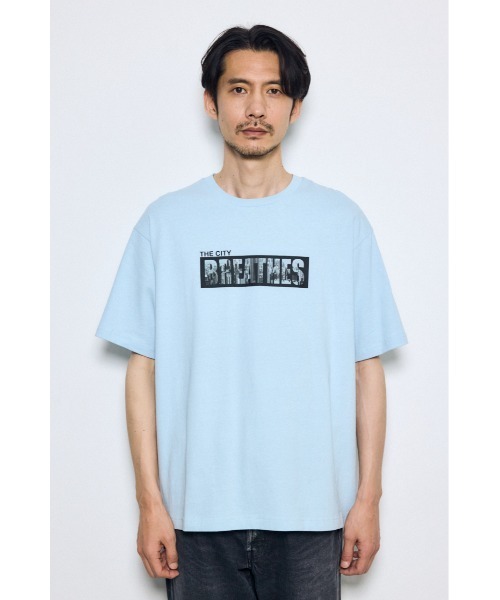 AZUL by moussy(アズールバイマウジー)の「ボックスロゴTシャツ 半袖 夏服 秋服 春服 ストリート系(Tシャツ/カットソー・メンズ・サックスブルー/ホワイト/ライトグレー・SMALL/MEDIUM/LARGE)」の5枚目の写真