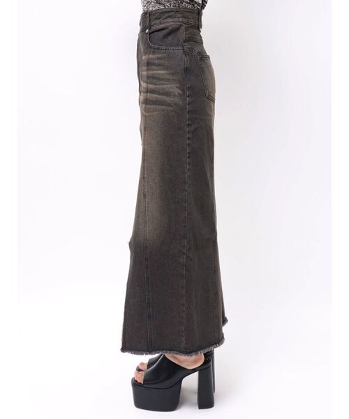 MURUA（ムルーア）の「デニムスリットロングスカート　夏服（デニムスカート・レディース・ブラック/ブラウン・2/1）」の3枚目の写真