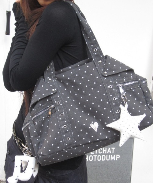 Ritzy(リッツィー)の「大容量キャンバストートバッグ(ショルダーバッグ・レディース・グレー/ブラック・FREE)」の4枚目の写真