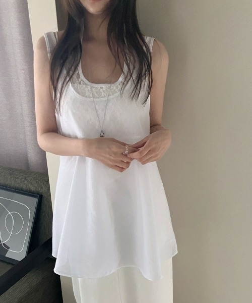 YUGA(ユーガ)の「YUGA_YGMC Korean-style Lace innerwear, sheer layered top(キャミソール・レディース・ライトグリーン/ホワイト/ボルドー・FREE)」の2枚目の写真