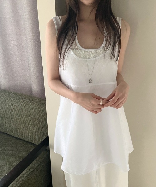 YUGA(ユーガ)の「YUGA_YGMC Korean-style Lace innerwear, sheer layered top(キャミソール・レディース・ライトグリーン/ホワイト/ボルドー・FREE)」の10枚目の写真