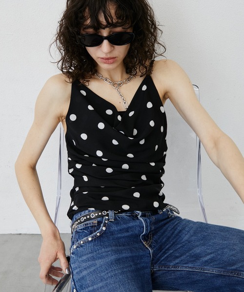 uyu.(ウユ)の「Polka Dot Pattern Halter Neck Camisole/ポルカドットホルターネックトップス(キャミソール・レディース・ブラウン/ブラック・FREE)」の6枚目の写真