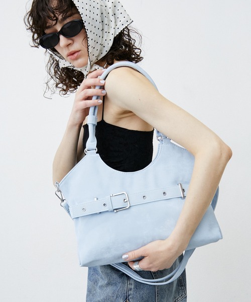 uyu.(ウユ)の「ベルトバックルトートバッグ/ショルダーバッグ/クラッシュ加工(トートバッグ・レディース・シルバー/ブラック/ブルー・FREE)」の12枚目の写真