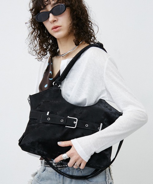 uyu.(ウユ)の「ベルトバックルトートバッグ/ショルダーバッグ/クラッシュ加工(トートバッグ・レディース・シルバー/ブラック/ブルー・FREE)」の9枚目の写真